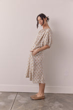 Load image into Gallery viewer, Linen polka dot puff sleeve dress

