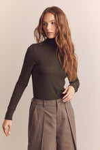 Load image into Gallery viewer, Wool blend lightweight turtleneck