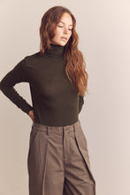 Load image into Gallery viewer, Wool blend lightweight turtleneck