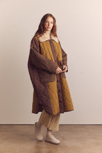 Load image into Gallery viewer, Patch quilted wool blend detachable fur collar coat