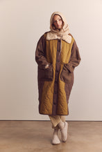 Load image into Gallery viewer, Patch quilted wool blend detachable fur collar coat