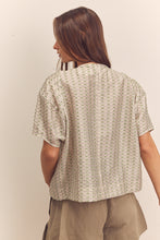 Load image into Gallery viewer, Short sleeve pleated blouse