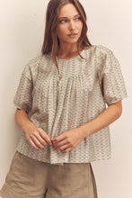 Load image into Gallery viewer, Short sleeve pleated blouse