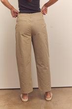 Load image into Gallery viewer, Mid-rise cotton trousers