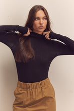 Load image into Gallery viewer, Wool blend lightweight knit turtle-neck
