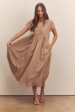 Load image into Gallery viewer, Pin-tucked midi dress