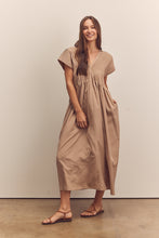Load image into Gallery viewer, Pin-tucked midi dress