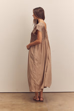 Load image into Gallery viewer, Pin-tucked midi dress