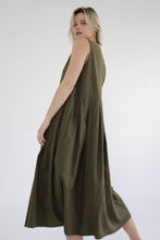 Load image into Gallery viewer, Pleated is a sleeveless cotton midi dress