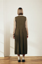 Load image into Gallery viewer, Pleated is a sleeveless cotton midi dress