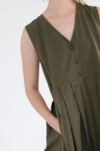 Load image into Gallery viewer, Pleated is a sleeveless cotton midi dress