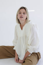 Load image into Gallery viewer, Quilted detail cotton peasant blouse