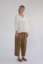 Load image into Gallery viewer, Quilted detail cotton peasant blouse