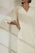 Load image into Gallery viewer, V neck single-tiered skirt midi dress