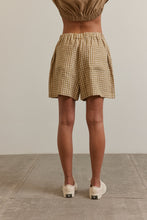 Load image into Gallery viewer, Back pocket gingham linen short