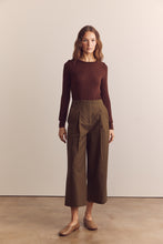 Load image into Gallery viewer, Pleated cotton trousers
