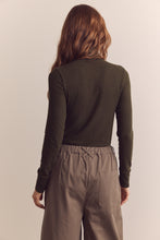 Load image into Gallery viewer, Wool blend lightweight turtleneck
