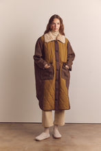 Load image into Gallery viewer, Patch quilted wool blend detachable fur collar coat
