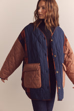 Load image into Gallery viewer, Reversible patched quilt Jacket
