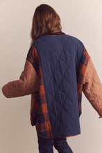 Load image into Gallery viewer, Reversible patched quilt Jacket
