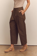 Load image into Gallery viewer, Pleated cotton trousers
