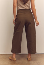 Load image into Gallery viewer, Pleated cotton trousers
