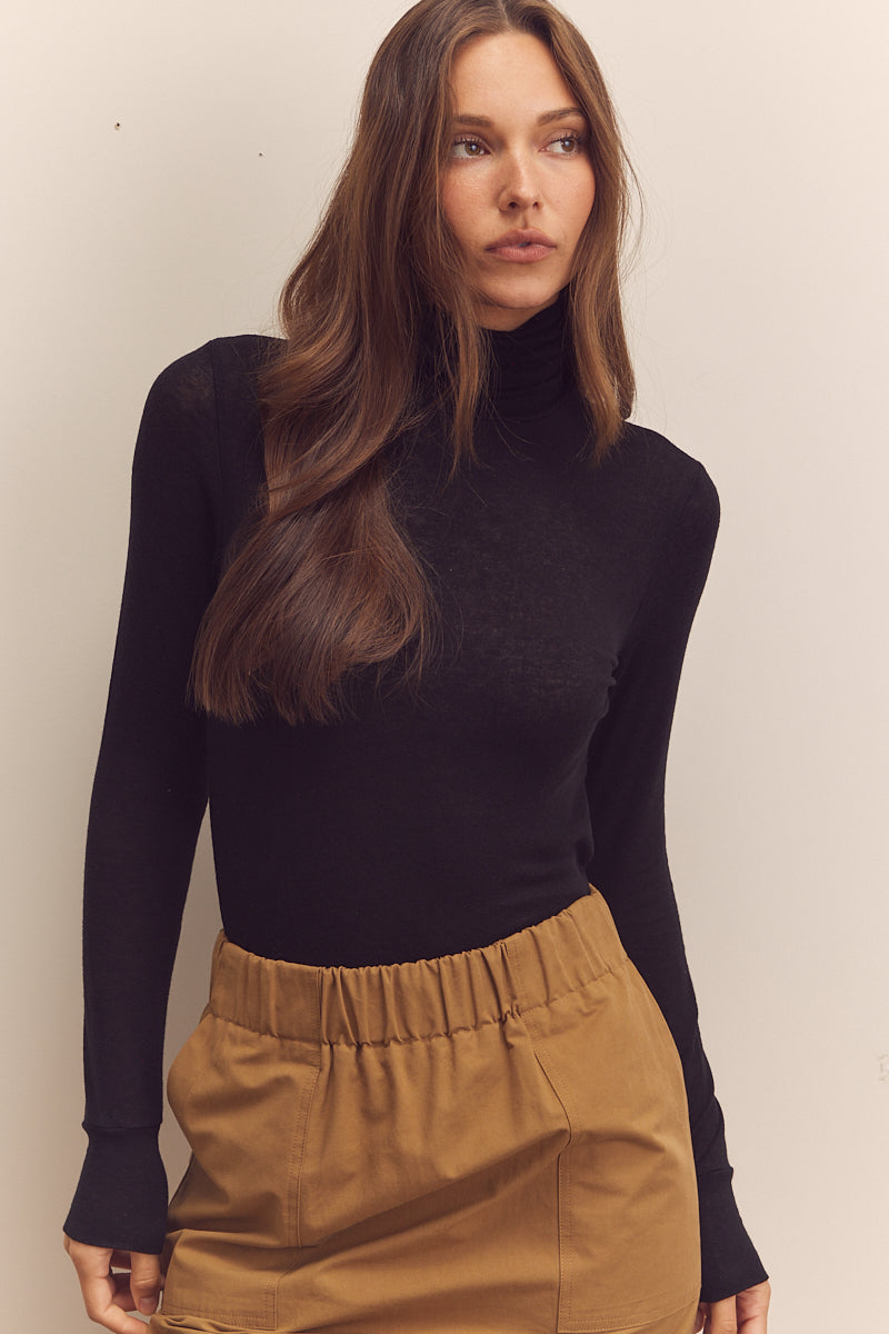 Wool blend lightweight knit turtle-neck