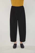 Load image into Gallery viewer, Wool blend pintuck pants
