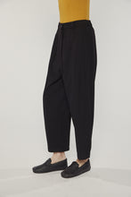 Load image into Gallery viewer, Wool blend pintuck pants
