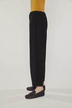 Load image into Gallery viewer, Wool blend pintuck pants
