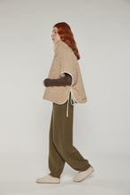 Load image into Gallery viewer, Reversible high-neck vest
