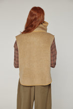 Load image into Gallery viewer, Wool-blended scarf vest
