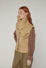 Load image into Gallery viewer, Wool-blended scarf vest

