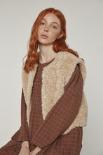Load image into Gallery viewer, Reversible fur short vest
