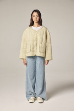Load image into Gallery viewer, Eyelet reversible quilted Jacket
