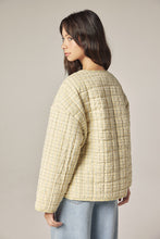 Load image into Gallery viewer, Eyelet reversible quilted Jacket

