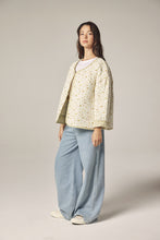 Load image into Gallery viewer, Eyelet reversible quilted Jacket
