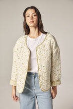 Load image into Gallery viewer, Eyelet reversible quilted Jacket
