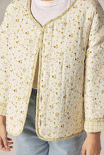 Load image into Gallery viewer, Eyelet reversible quilted Jacket
