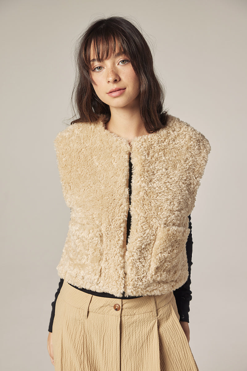 Reversible fur short vest