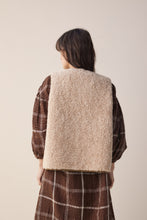 Load image into Gallery viewer, Wool cotton blended reversible vest
