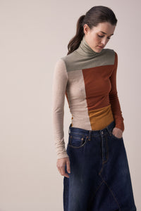 Color block lightweight knit turtleneck