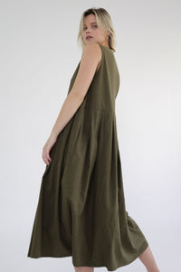 Pleated is a sleeveless cotton midi dress