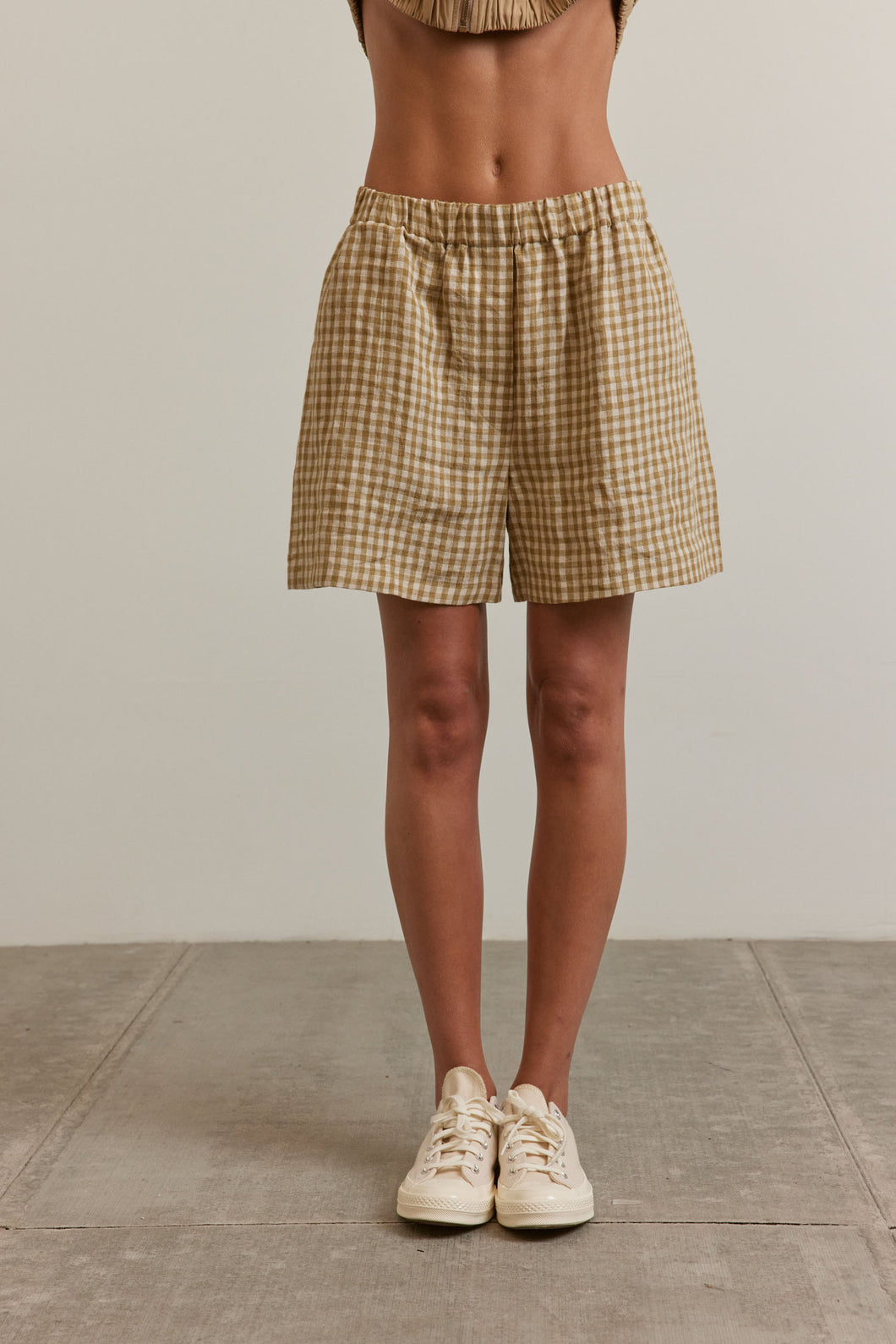 Back pocket gingham linen short